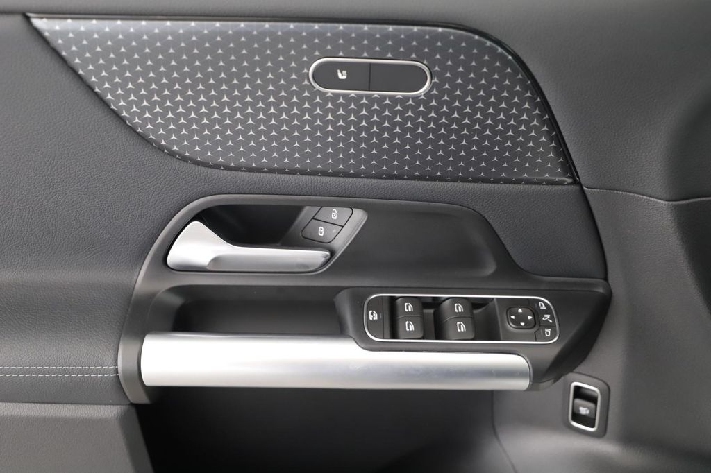 Mercedes-Benz B 200 2024