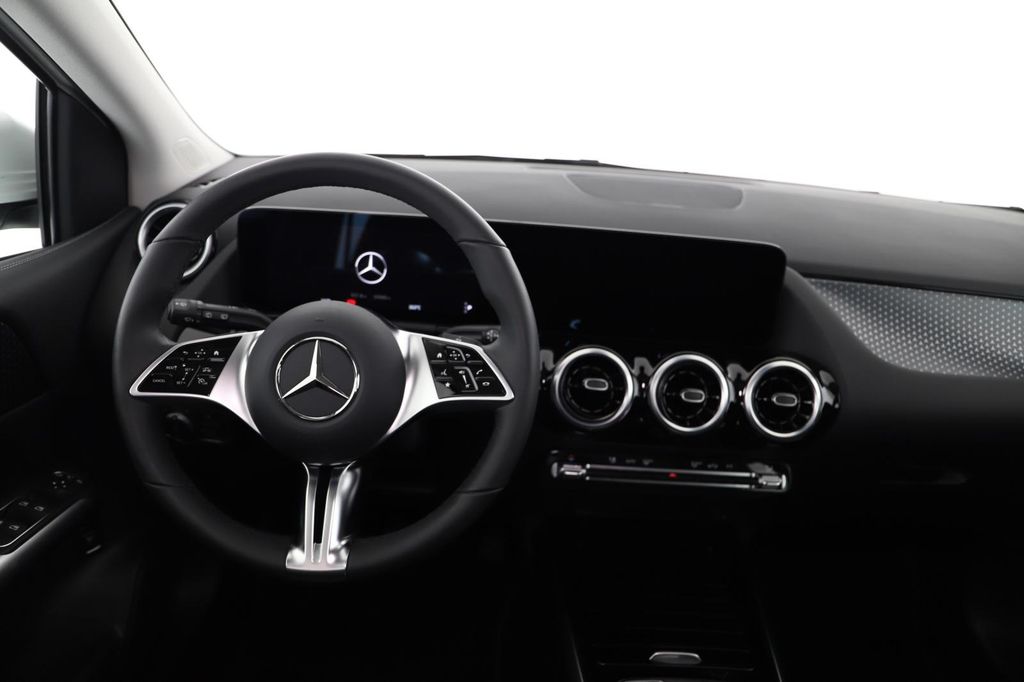 Mercedes-Benz B 200 2024