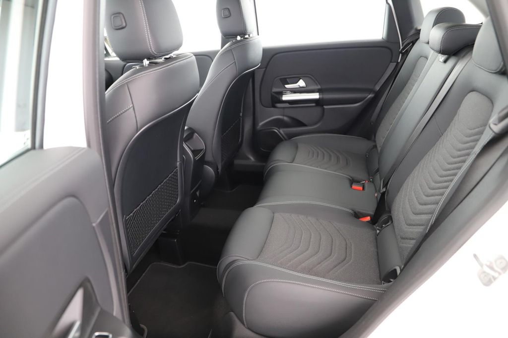 Mercedes-Benz B 200 2024