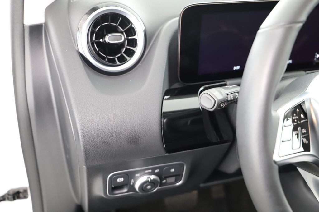 Mercedes-Benz B 200 2024