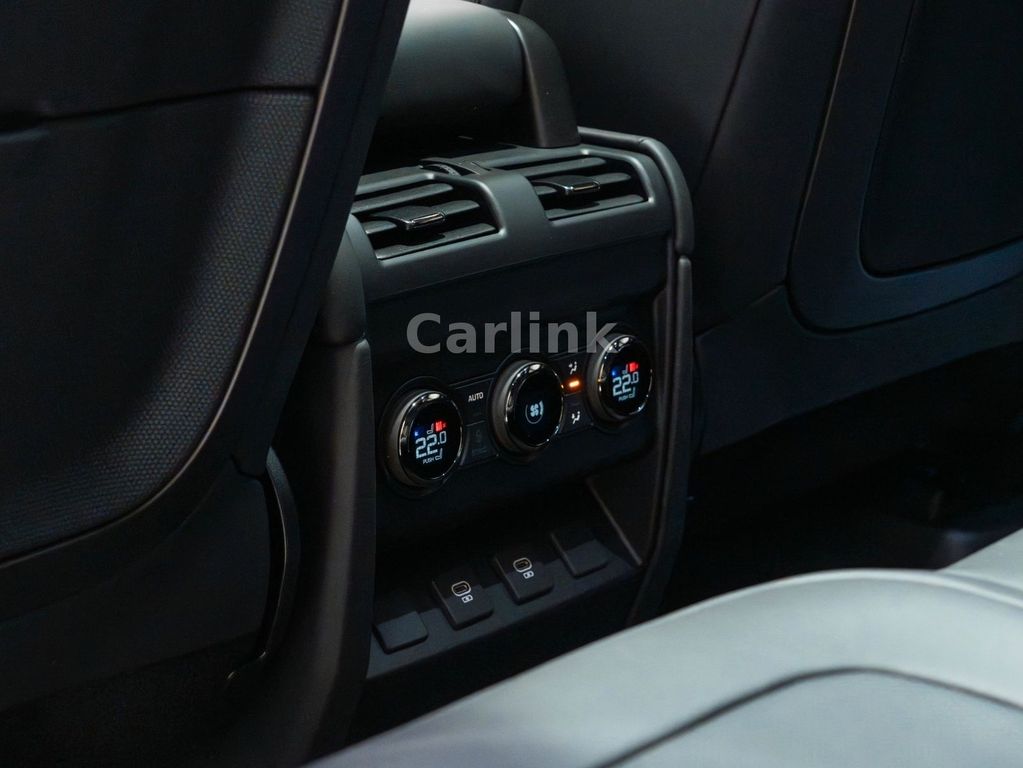 Land Rover Defender 2025