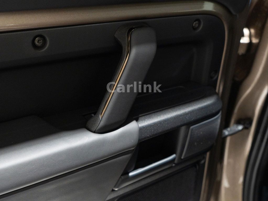 Land Rover Defender 2025