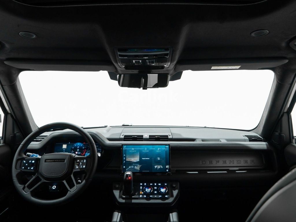 Land Rover Defender 2025