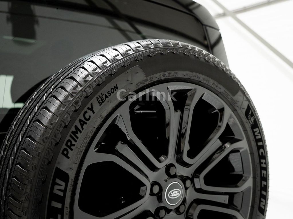 Land Rover Defender 2025