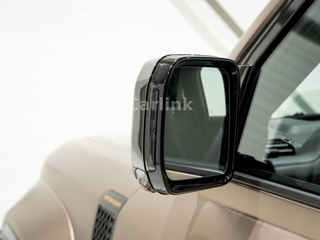 Land Rover Defender 2025