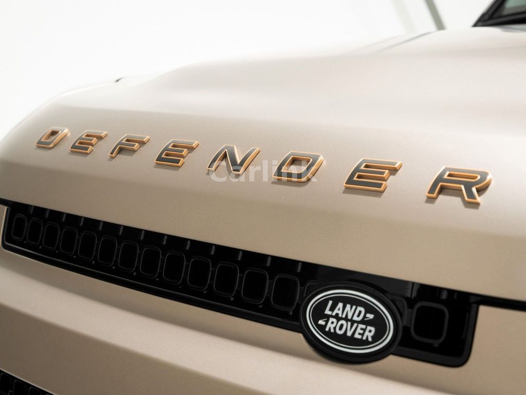 Land Rover Defender 2025