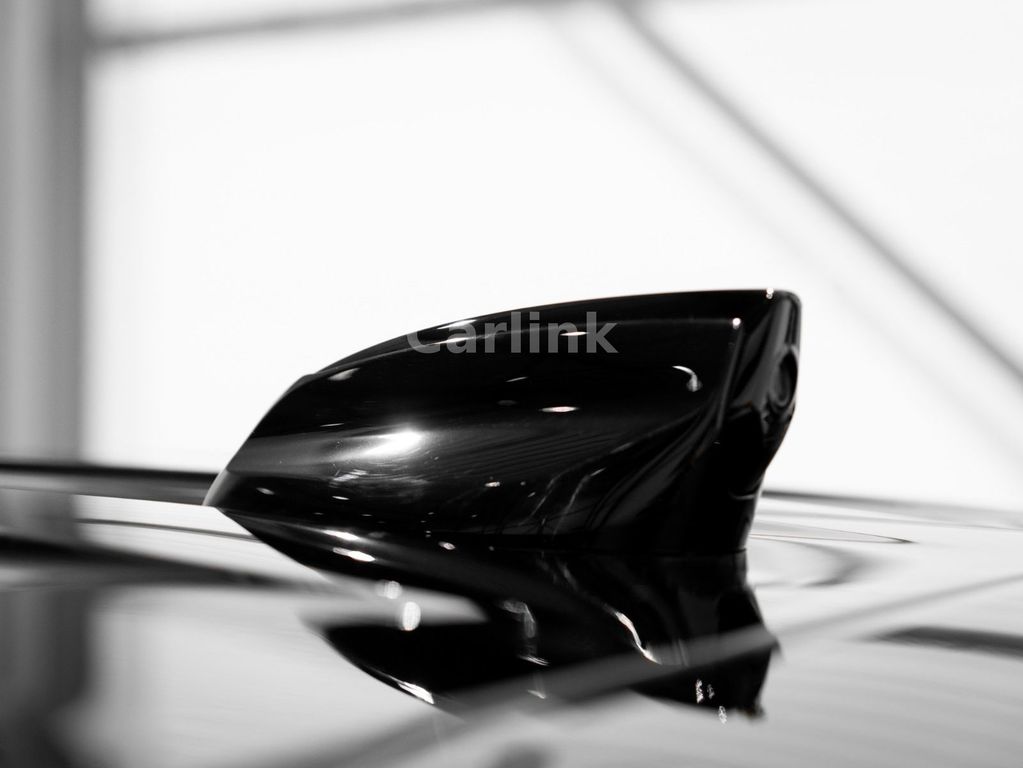 Land Rover Defender 2025