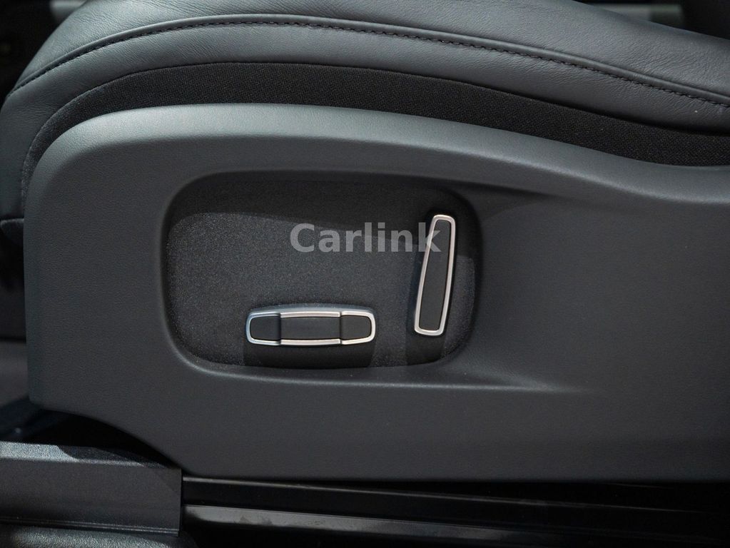 Land Rover Defender 2025