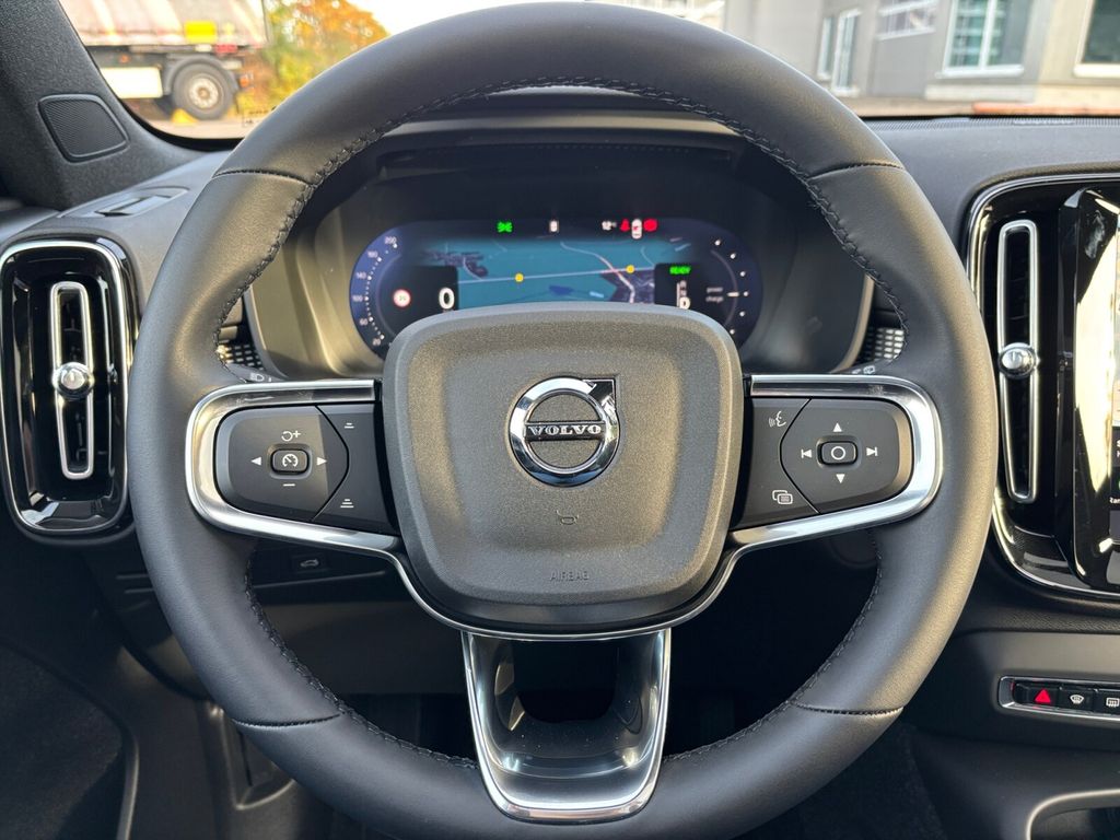 Volvo EX40 2025
