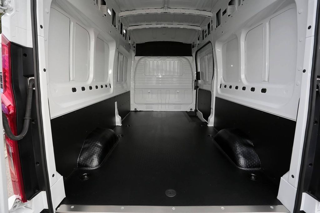 Maxus eDeliver 9 2024