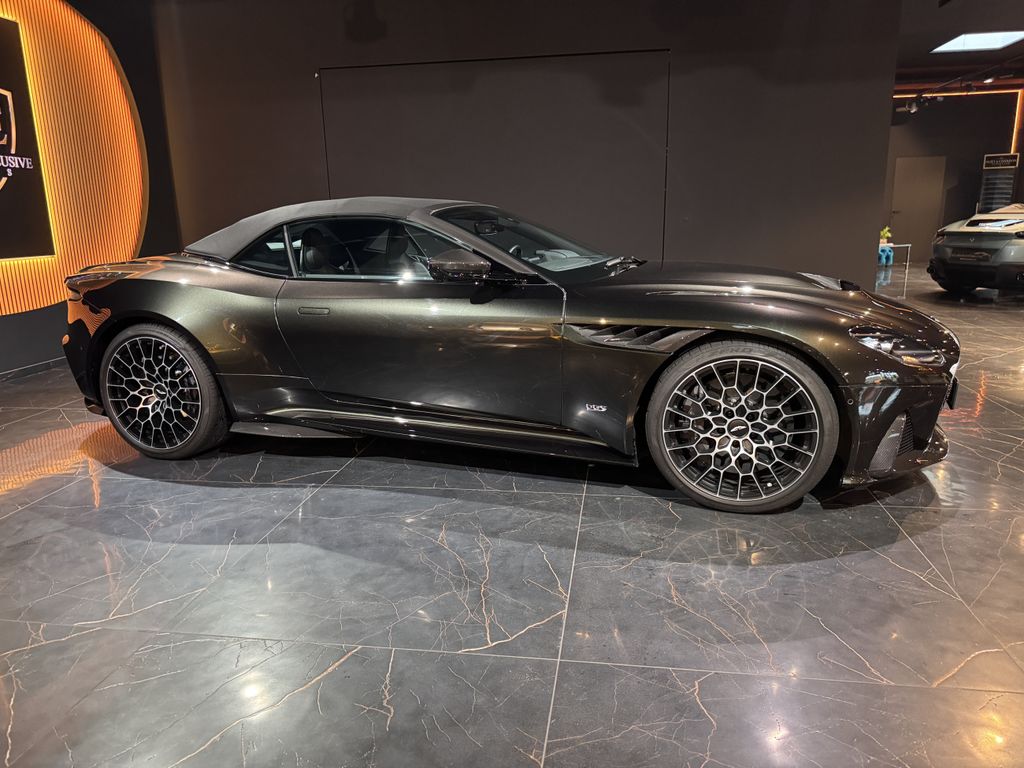 Aston Martin DBS 2023