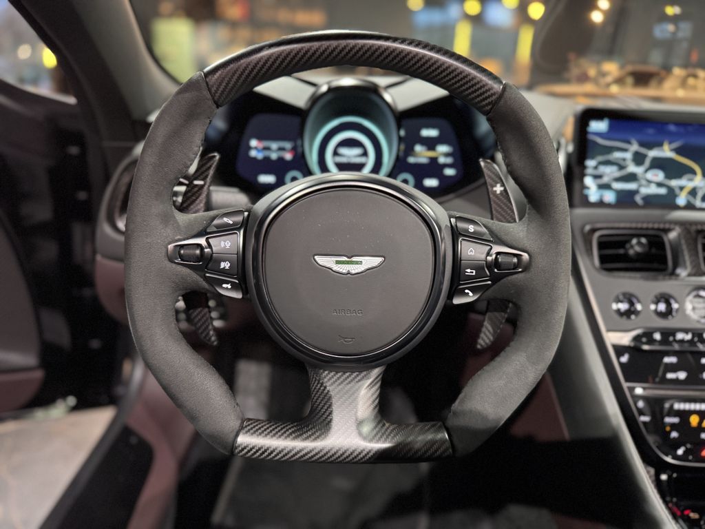 Aston Martin DBS 2023