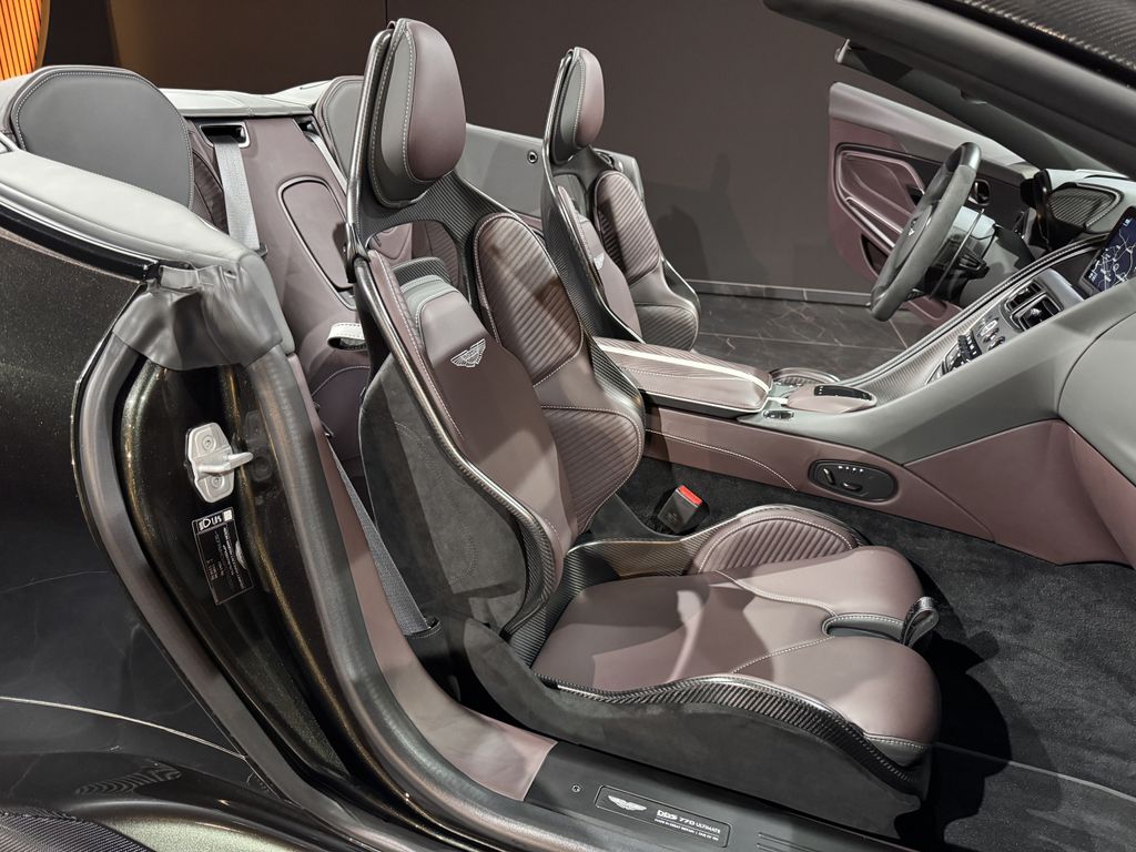 Aston Martin DBS 2023