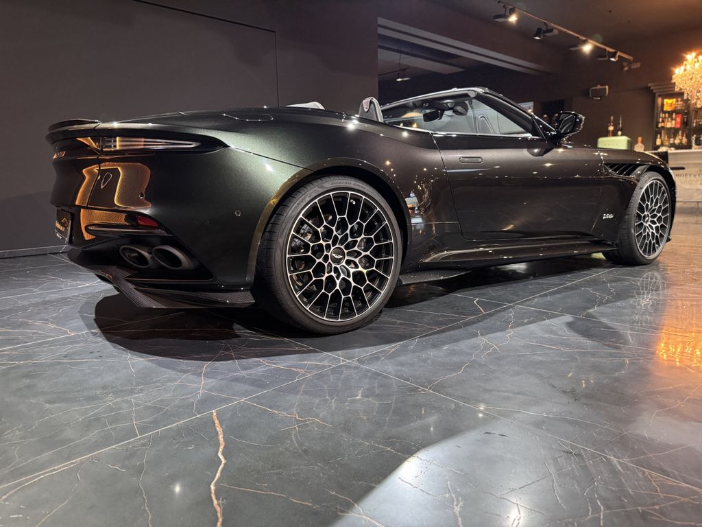 Aston Martin DBS 2023