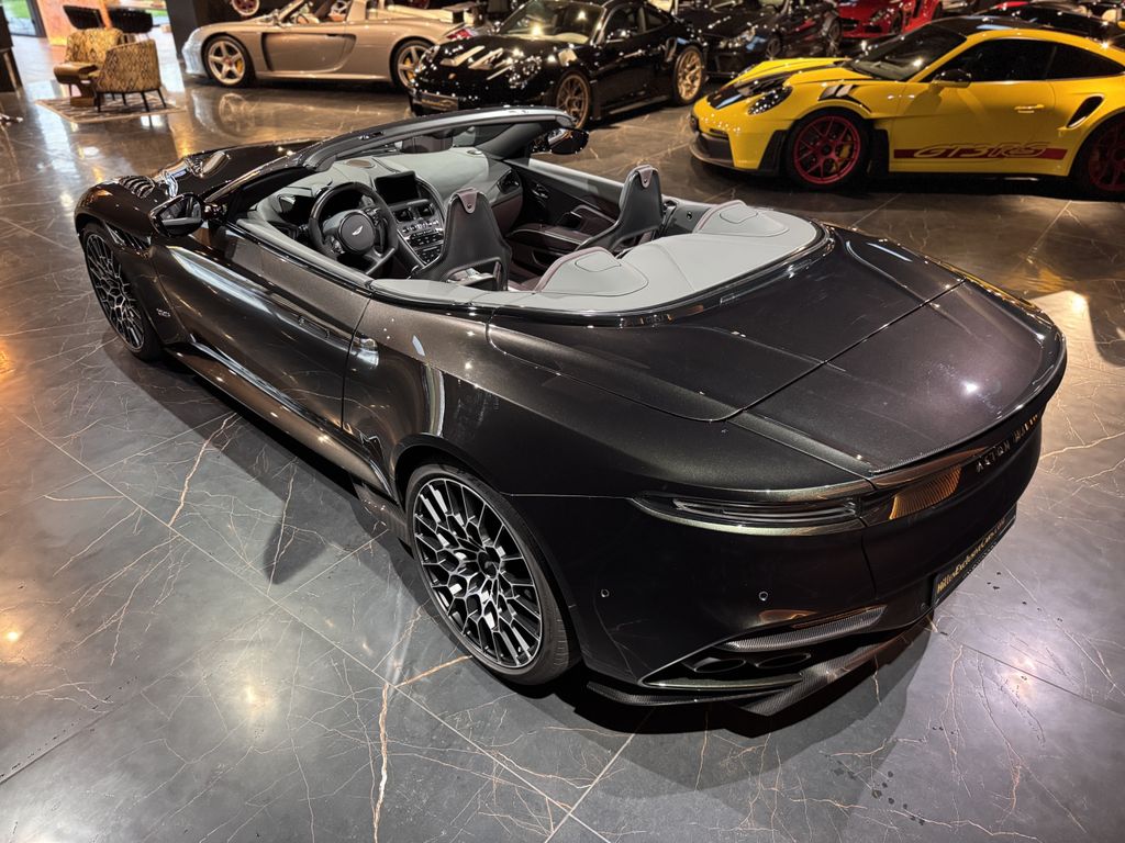 Aston Martin DBS 2023