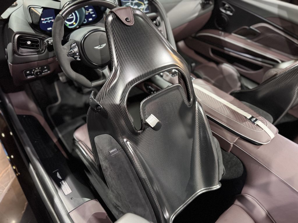 Aston Martin DBS 2023