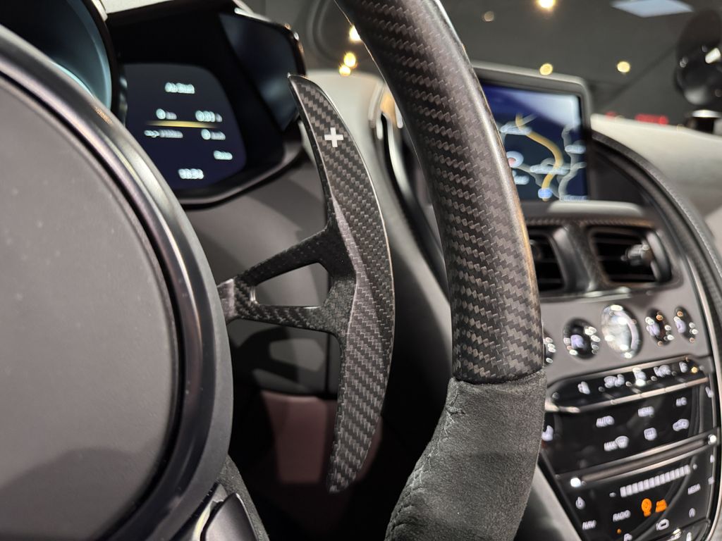 Aston Martin DBS 2023