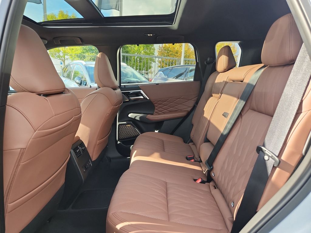 Mitsubishi Plug-in Hybrid Outlander