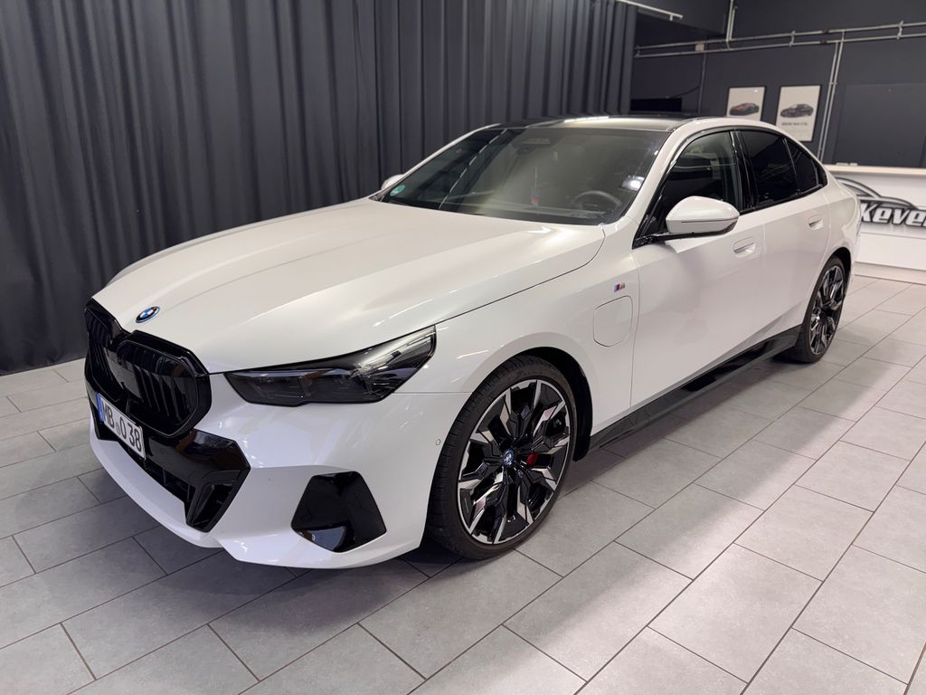 BMW 550 2025