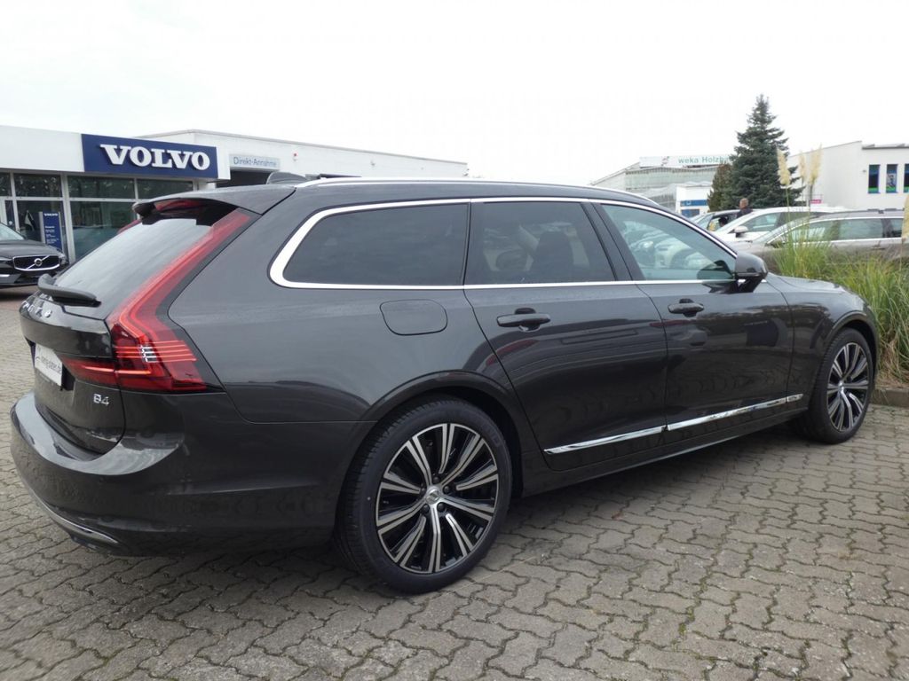 Volvo V90 2024