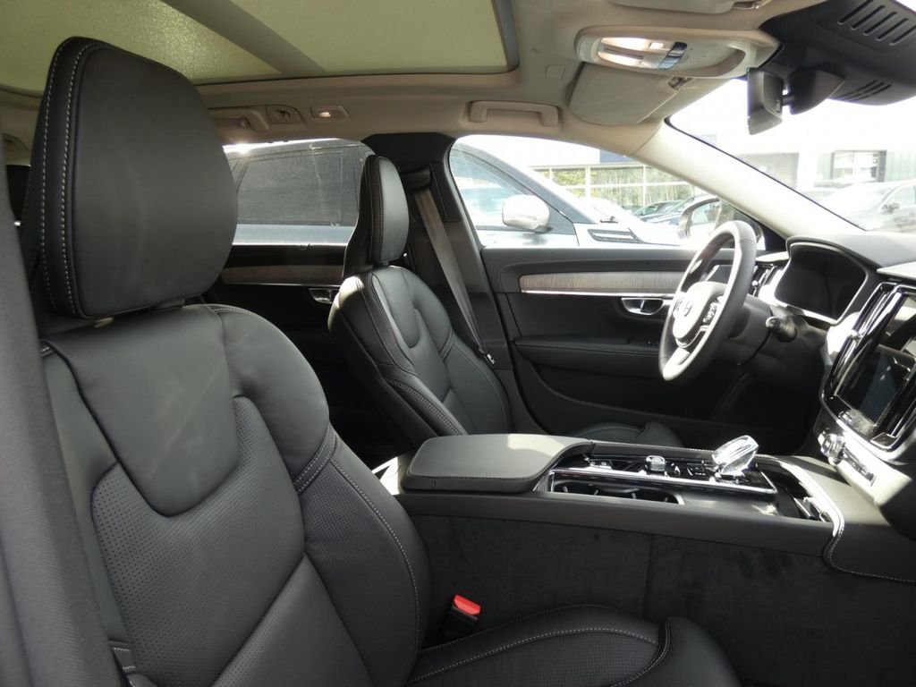 Volvo V90 2024