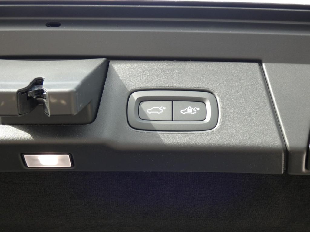 Volvo V90 2024