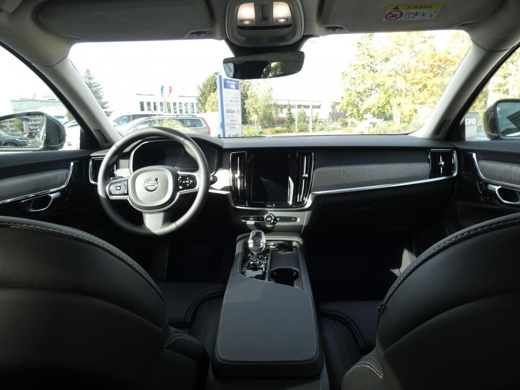 Volvo V90 2024