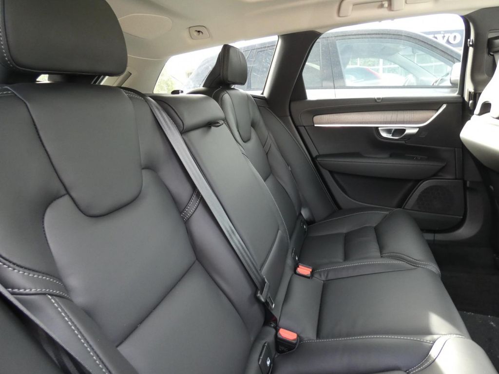 Volvo V90 2024
