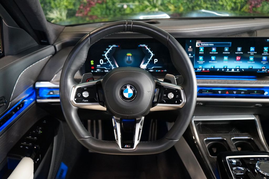 BMW 740 2023