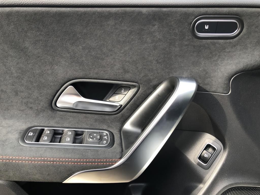 Mercedes-Benz CLA 200 2025