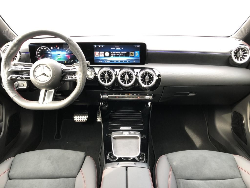 Mercedes-Benz CLA 200 2025