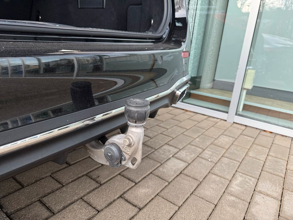 Mercedes-Benz C 300 2025