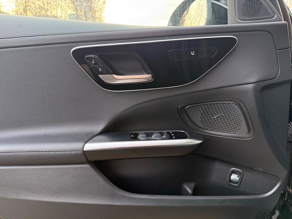 Mercedes-Benz C 300 2025