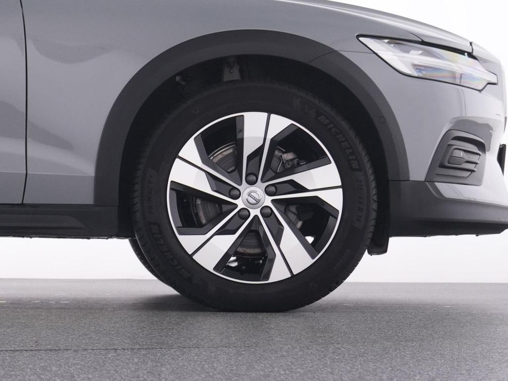 Volvo V60 Cross Country 2023