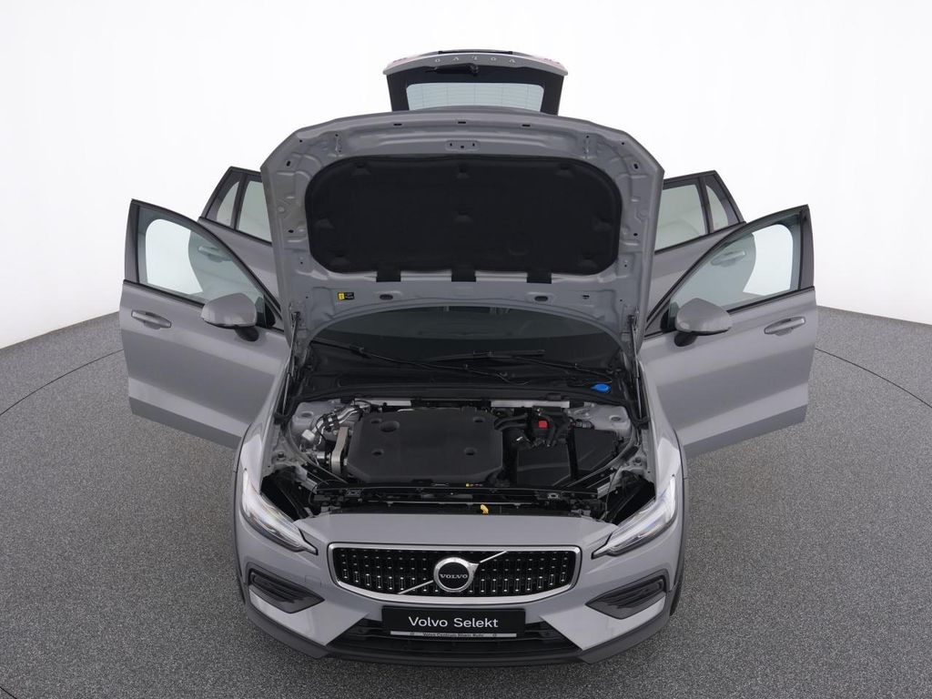 Volvo V60 Cross Country 2023