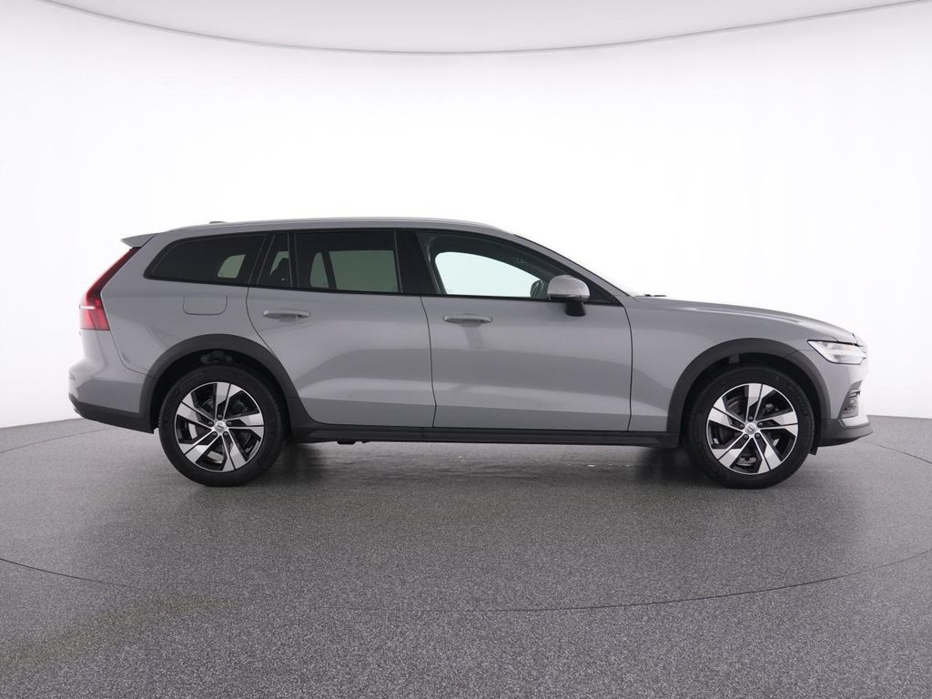 Volvo V60 Cross Country 2023