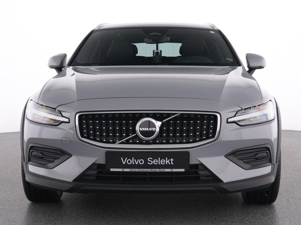 Volvo V60 Cross Country 2023