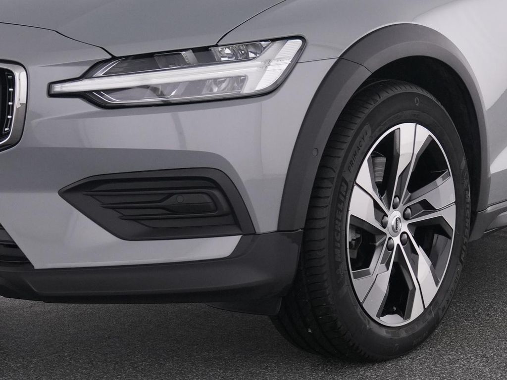 Volvo V60 Cross Country 2023