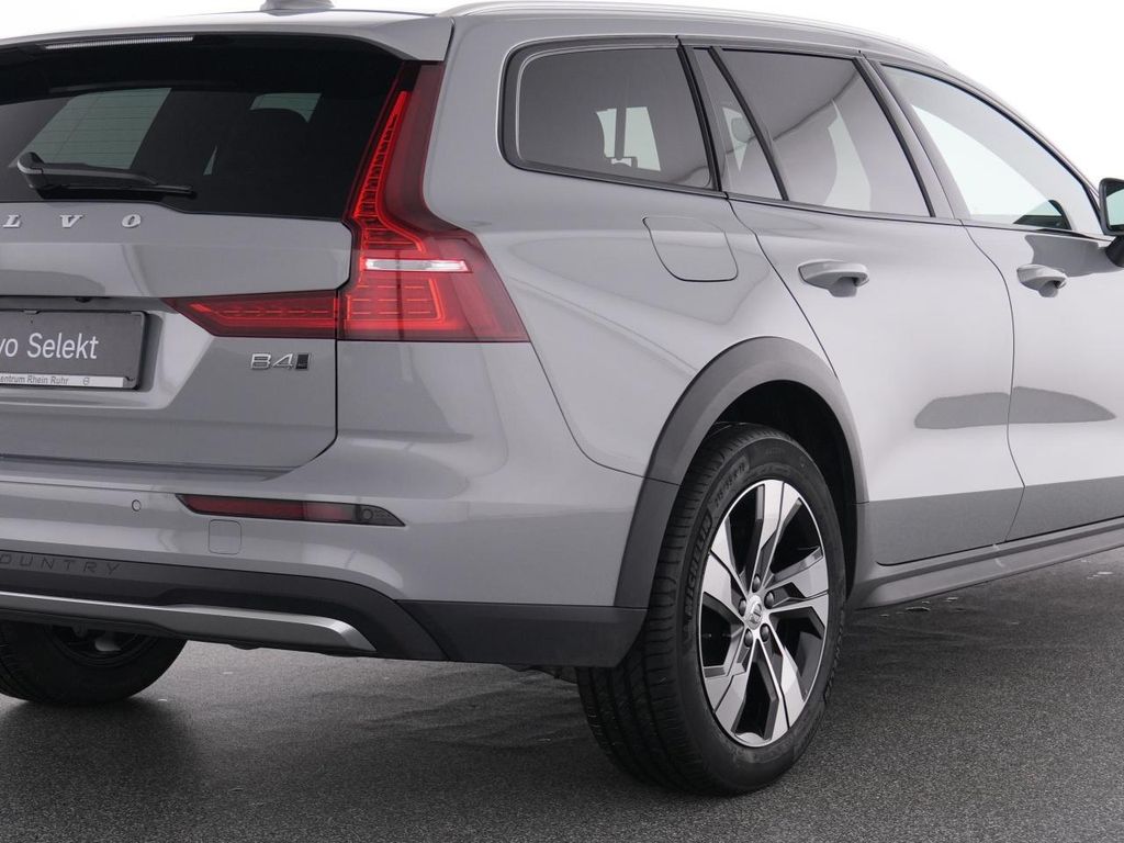Volvo V60 Cross Country 2023
