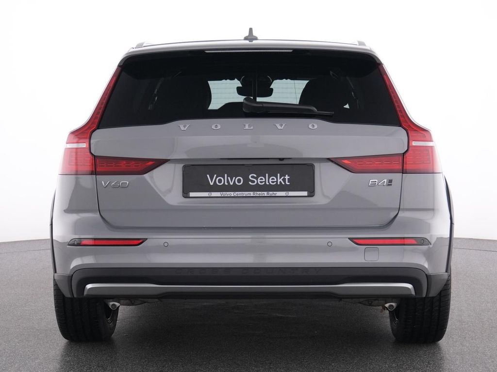 Volvo V60 Cross Country 2023