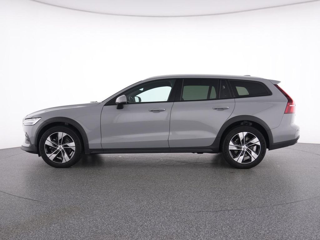 Volvo V60 Cross Country 2023