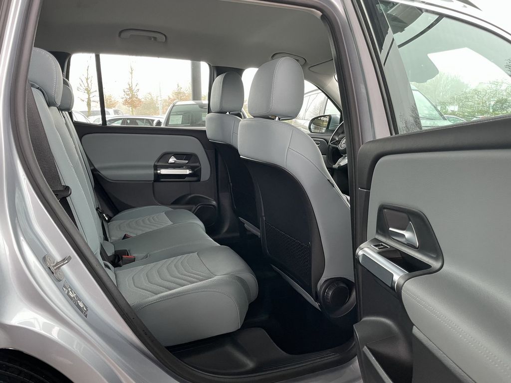 Mercedes-Benz GLB 180 2025