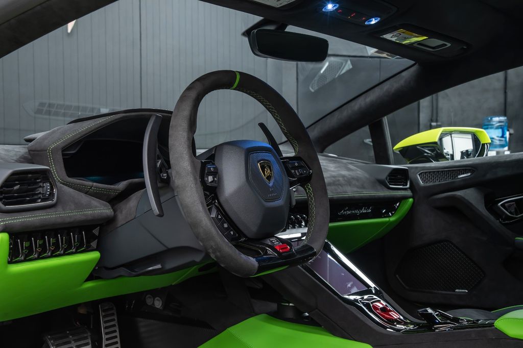 Lamborghini Huracán 2023