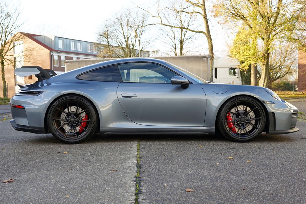 Porsche 992 2025