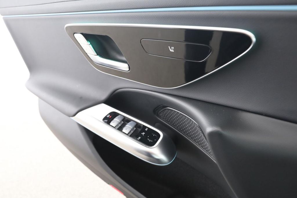 Mercedes-Benz E 300 2025