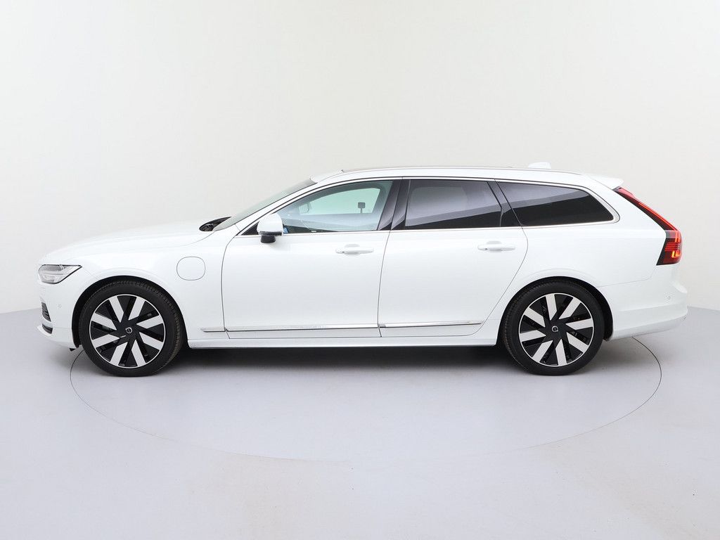 Volvo V90 2025