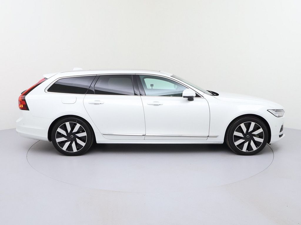 Volvo V90 2025