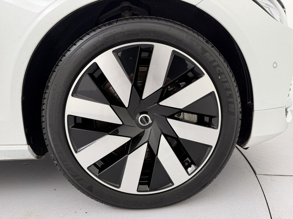 Volvo V90 2025