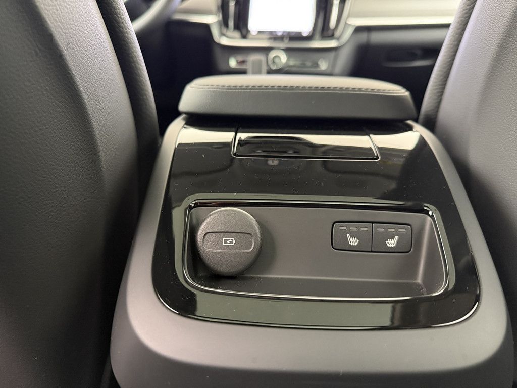 Volvo V90 2025