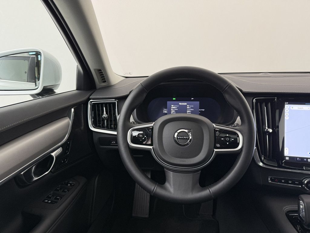 Volvo V90 2025